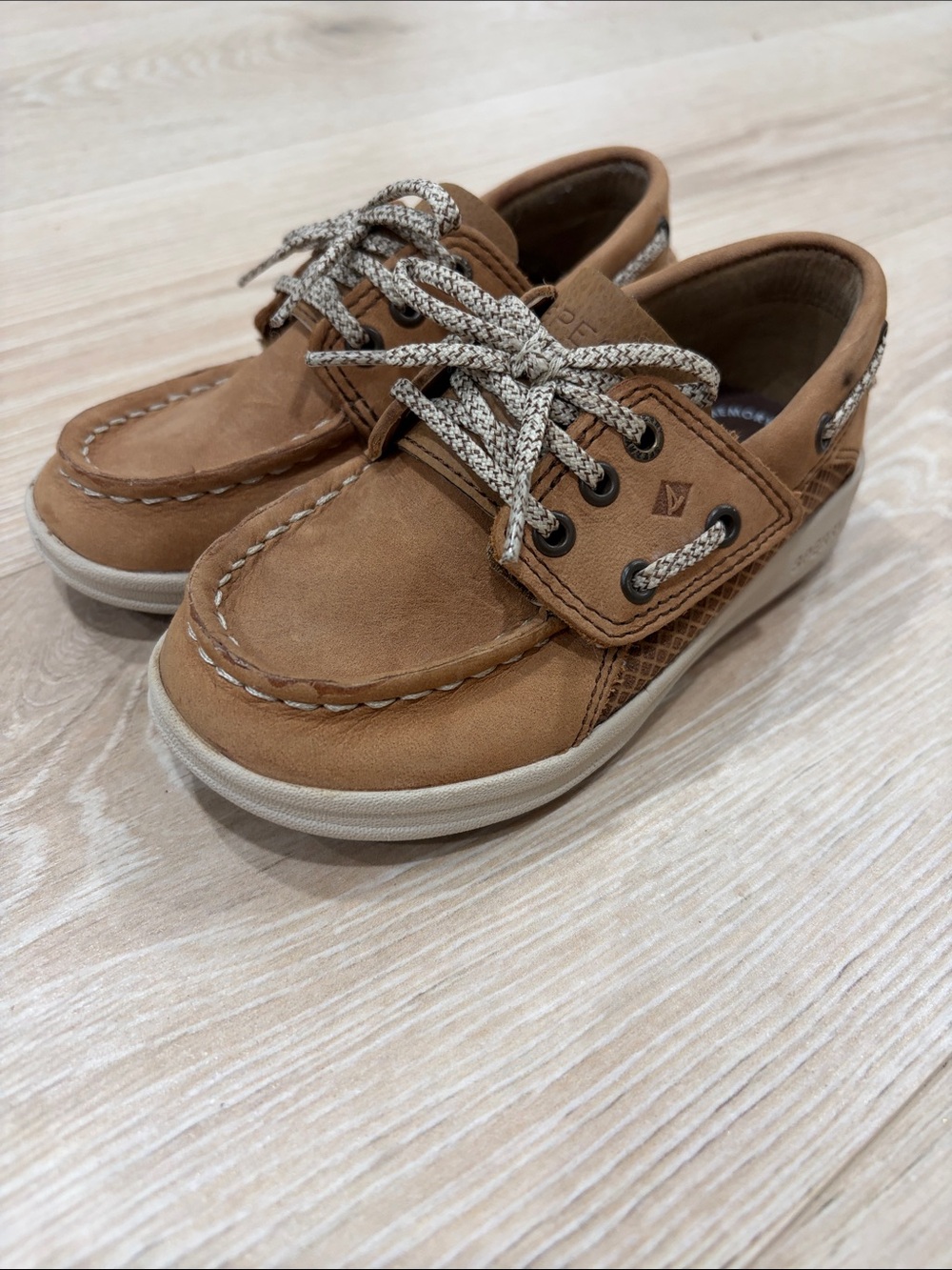 Sperry Kids Brown Leather Boat Shoes with Patterned Laces size 8.5M